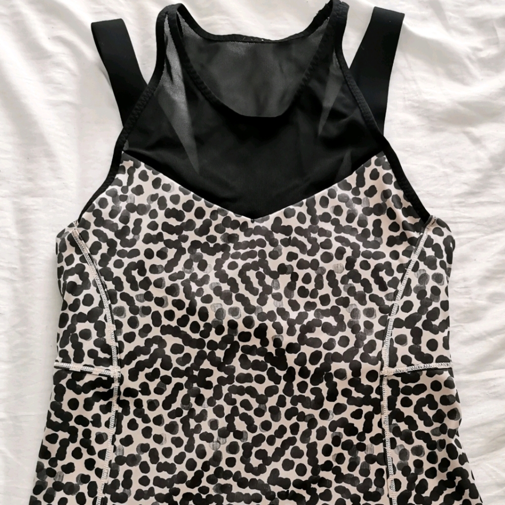Lululemon top size 2